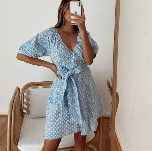 Minkpink Vale Mini Wrap Dress Cornflower Blue Medium - Picture 1 of 7